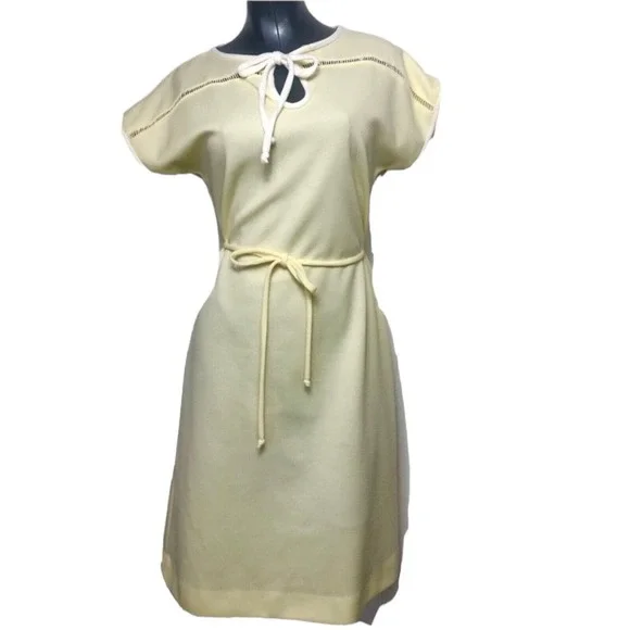 Vintage 1960s-1970s Pale Yellow Short Sleeve Knit Dress Size Medium - Picture 3 of 9